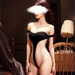 魅惑のオフショルダー